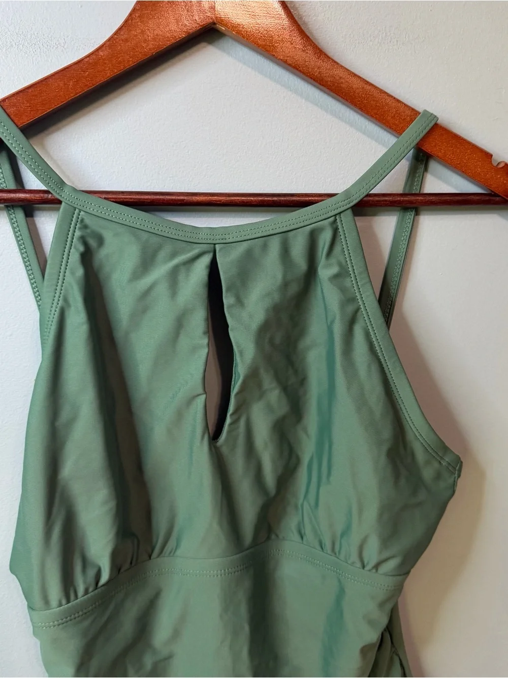 Ellen Tracy Green High Neck Ruched One Piece Swimsuit Size 12 Keyhole Front